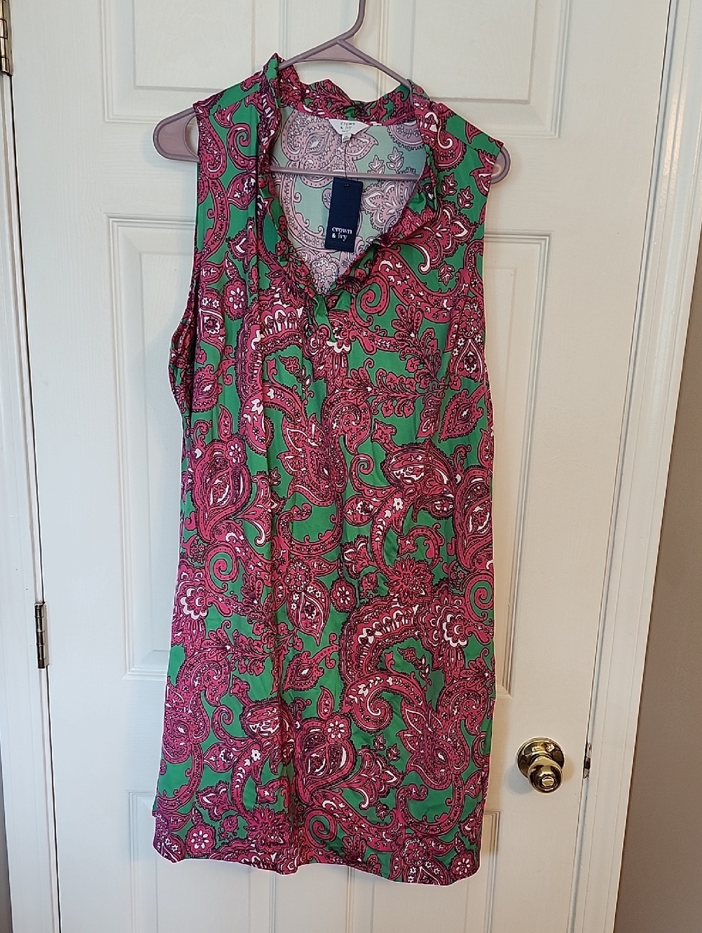 Crown & Ivy Sleeveless Paisley Shift Dress - Green & Pink